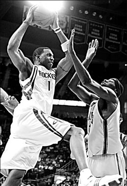 Yao-less Rockets keep rising