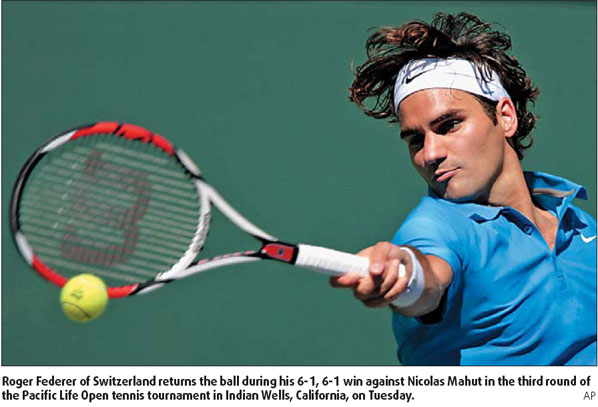 In-form Federer flies into fourth round