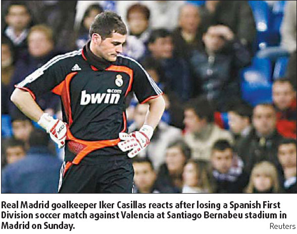 Valencia rocks Real to reignite title race
