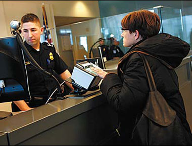 US customs prints all fingers