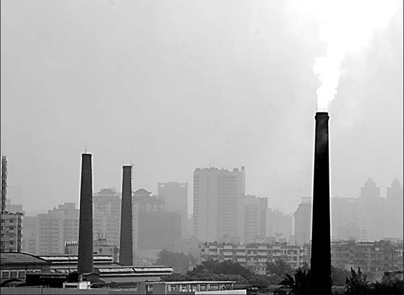 Guangzhou swamped by acid rain