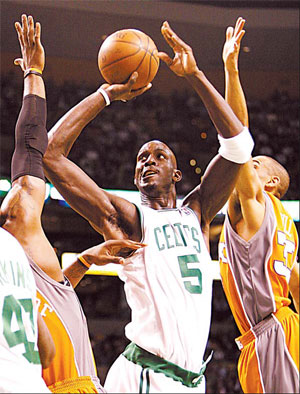 Celtics eclipse Suns 117-97
