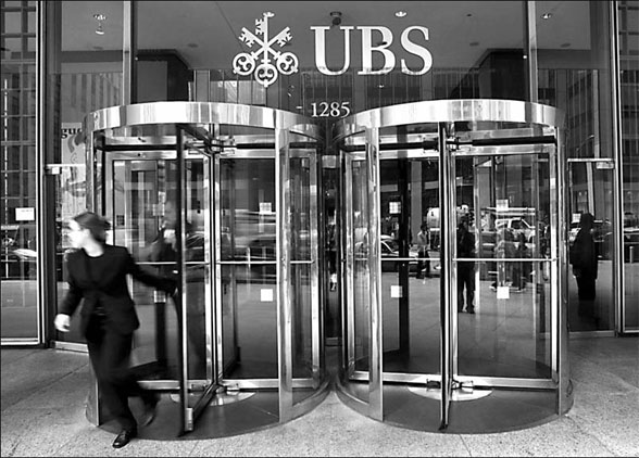 Big loss forces Ospel off UBS throne