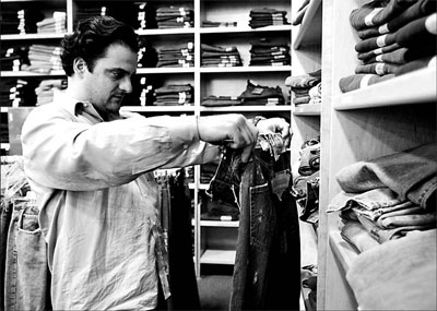 Levi's pockets higher Q1 profit