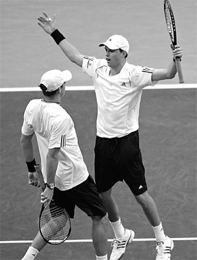 Doubles win keeps France alive against US