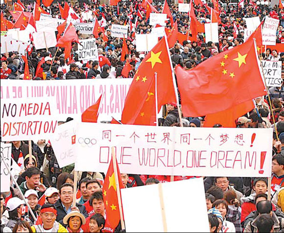Canadian Chinese take to streets