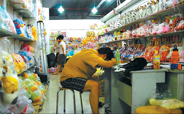 Factories fold in changing PRD climate