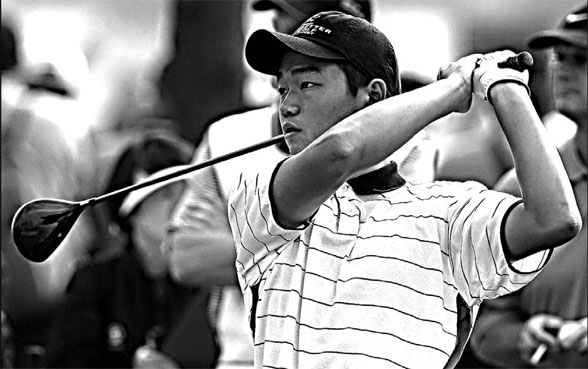 Hu Mu learning to be a better golfer