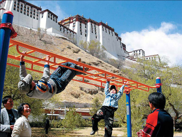 Lhasa still scarred but on the mend