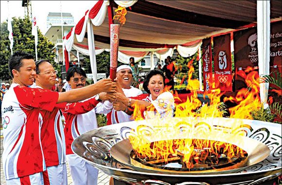 Badminton stars share relay glory