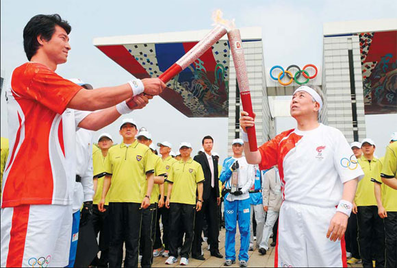 Seoul welcomes Olympic flame, again