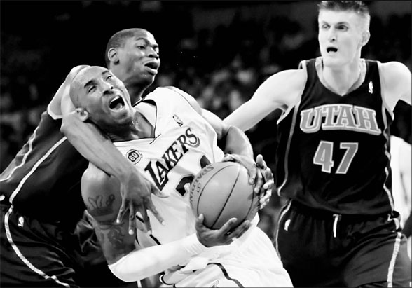 Bryant inspires Lakers to beat Jazz