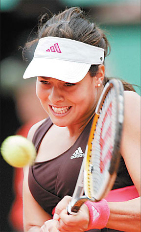 Ivanovic has eyes on Henin's world crown