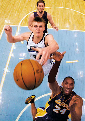 Jazz holds off Lakers, Spurs crush Hornets