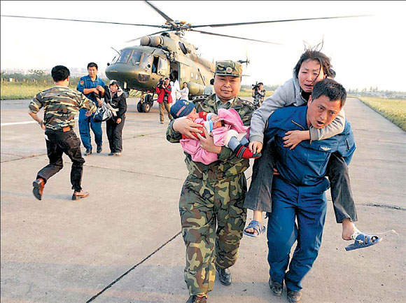 Aircrew overcome harsh conditions