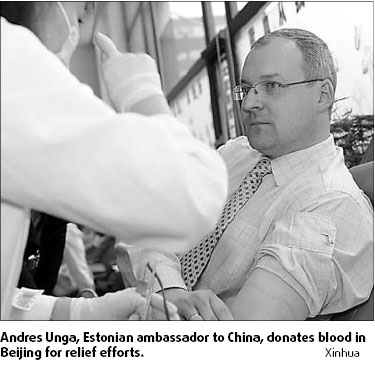 Expats open hearts, wallets for relief work