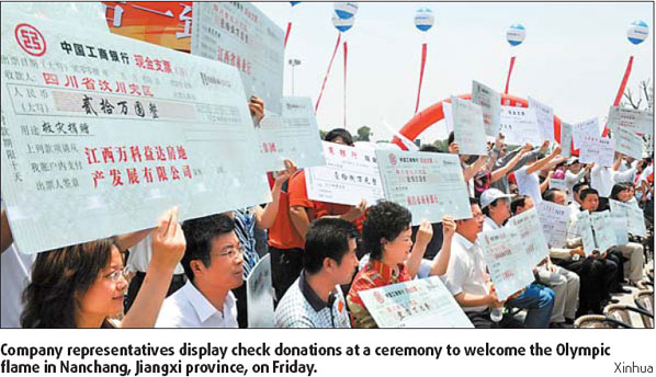 Torch relay crowd pays respects