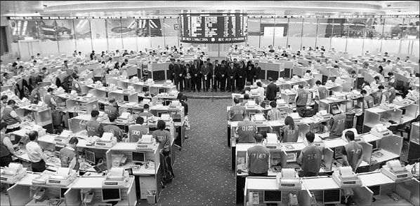 Market joins in quake mourning
