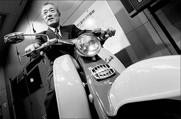 Honda eyes '09 hybrid launch
