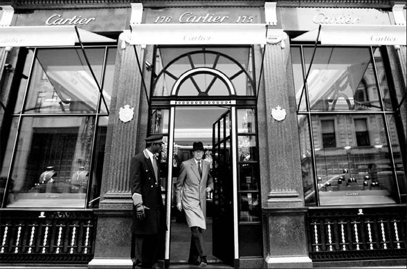 Top jeweler's profit loses its sparkle