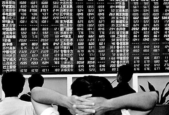 Stocks hit by tumble in Wall St