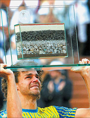 Tearful Kuerten bids fond farewell