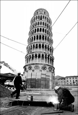 Pisa's leaning tower 'safe for 300 years'