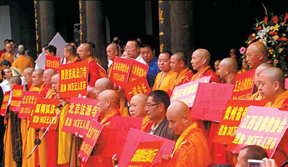 Buddhists gather to pray for quake victims, raise funds
