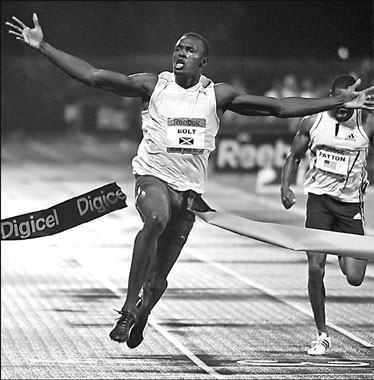 Jamaican Bolt strikes down record in 100m dash