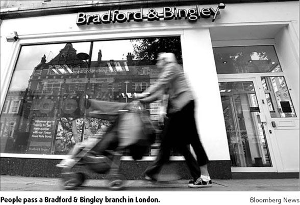 UK bank plummets on share sale plan