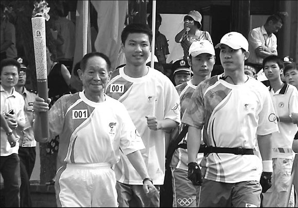 Mother-son relay duo wins high praise