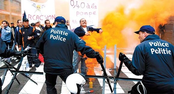 French, Italian fishermen take fuel protest to EU