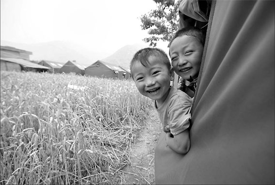 Life goes on in post-quake Bikou