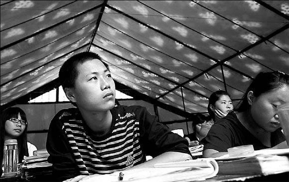 Life goes on in post-quake Bikou