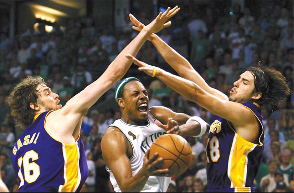 Celtics survive Lakers' late rally