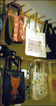 Tote fashion goes green