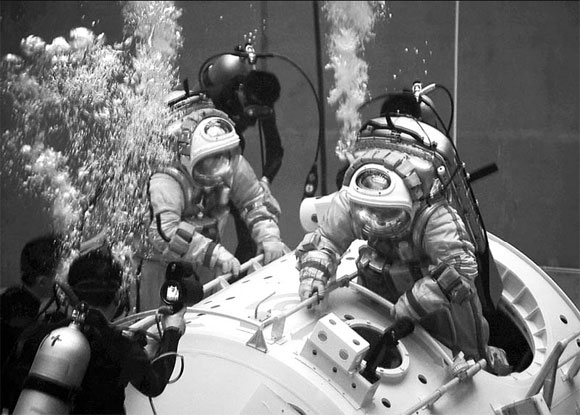 Inaugural spacewalk set for Oct