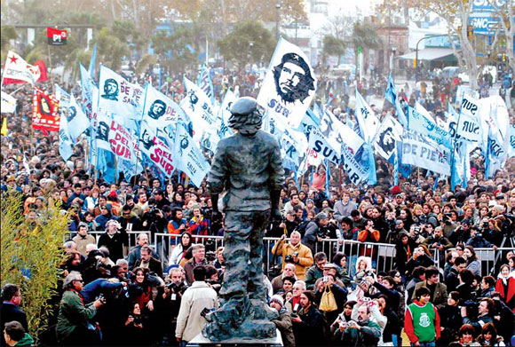 Argentina pays belated homage to Guevara