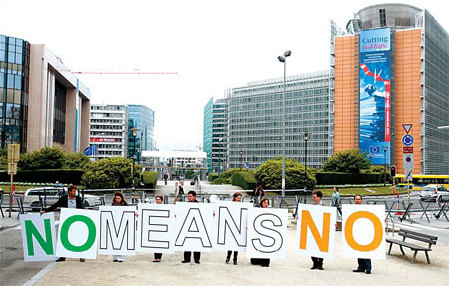 Britain ratifies Lisbon Treaty