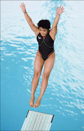 Fun and faith guide Philippine diver Perez