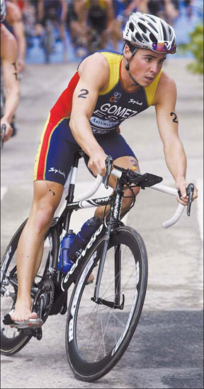 Spain's triathlete Gomez Noya tackles rocky road to Olympics