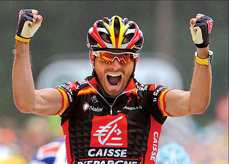 Valverde dons yellow jersey after day 1