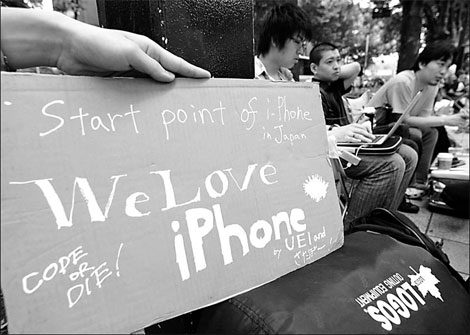 Fans stop at nothing to get new iPhone