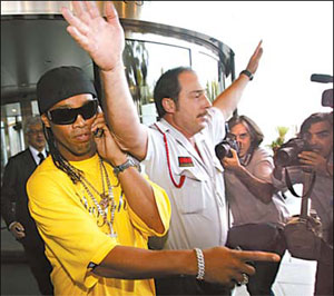 Ronaldinho's future to be decided within the week