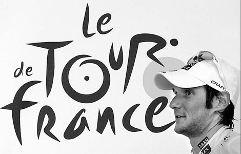 Schleck leads as Tour blown wide open