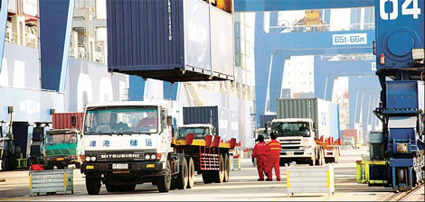 Govt unmoved by slow exports