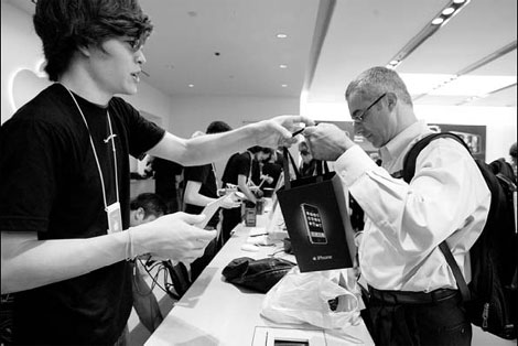 Futures turn sour on Apple forecast