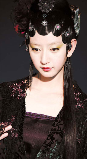 Li lashes out at her critics