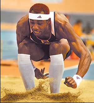 Idowu keeps hair lucky red