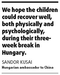 Children from quake zones explore mysteries of Hungary